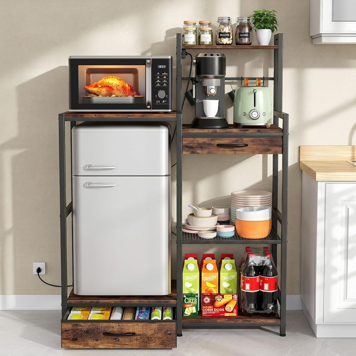 Housolution Étagère 6 niveaux pour mini-réfrigérateur et micro-ondes, 2 tiroirs, multiprise 1500 W, acier et bois